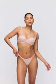 Salesbook image with head | Marie Jo