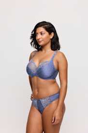 Salesbook image with head | Primadonna