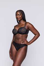 Salesbook image with head | Primadonna