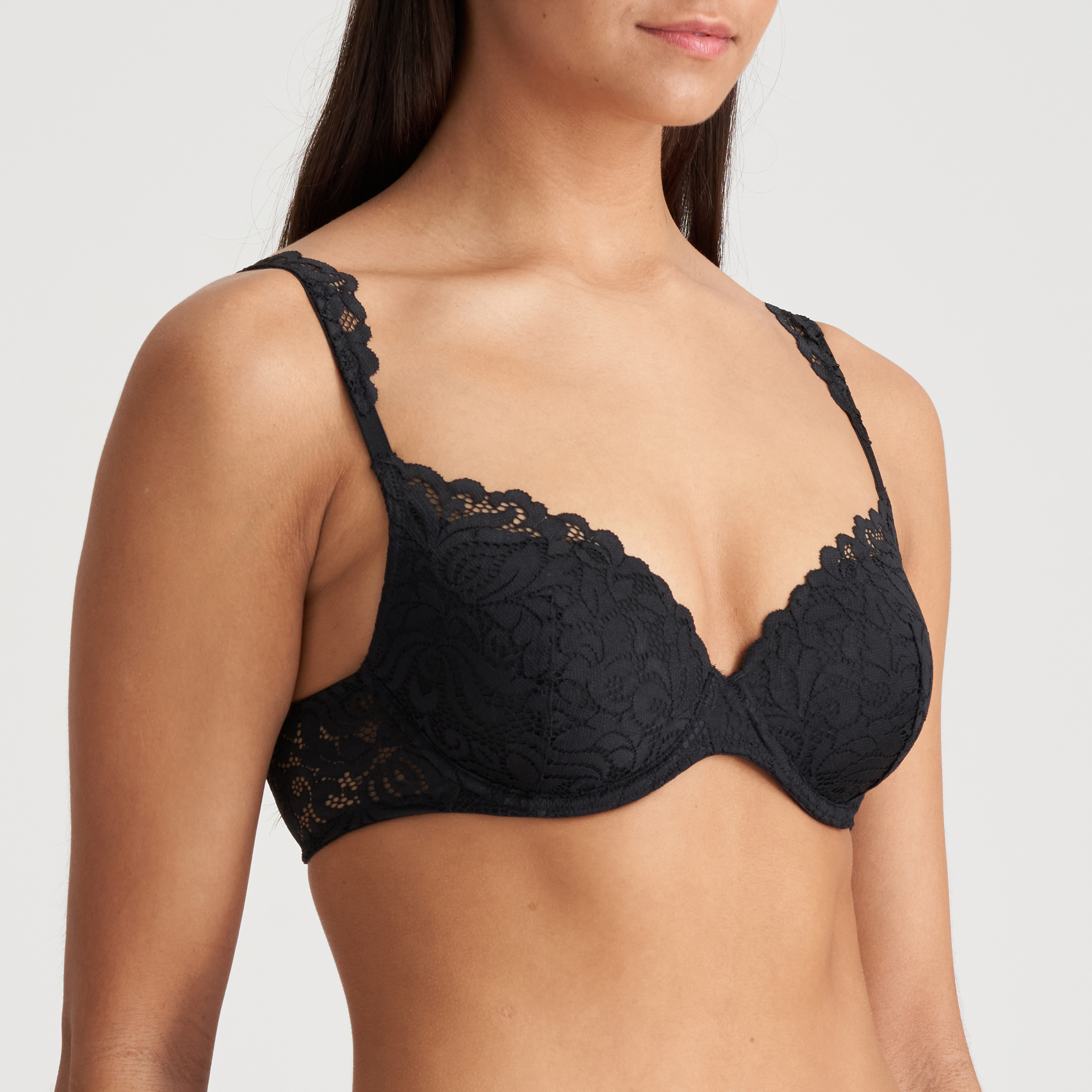 Jsquare Closet - ONE PIECE REMAINING Size 44D Black Bra Price: N2,500  *Benefits of PADDED BRA* * Slightly padded * Enhances the appearance by  making the boobs look rou der * Helps