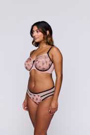 Salesbook image with head | Primadonna