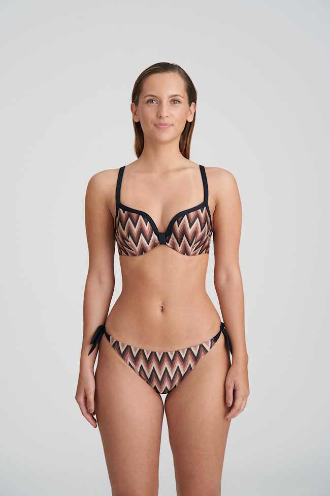 Unterlegter Bikini Herzform