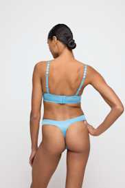 Salesbook image with head | Marie Jo