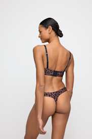 Salesbook image with head | Marie Jo