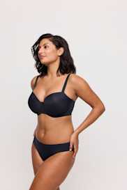 Salesbook image with head | Primadonna