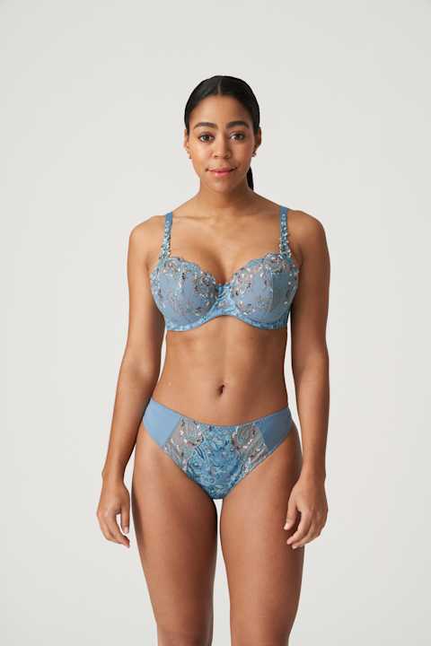 Salesbook image with head | Primadonna