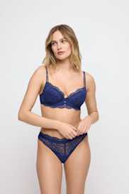 Salesbook image with head | Marie Jo