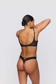 Salesbook image with head | Marie Jo