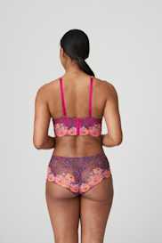 Salesbook image with head | Primadonna