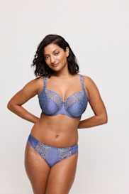 Salesbook image with head | Primadonna