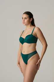 Salesbook image with head | Primadonna