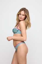 Salesbook image with head | Marie Jo