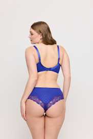 Salesbook image with head | Primadonna