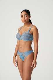 Salesbook image with head | Primadonna