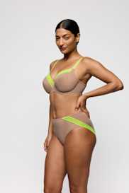 Salesbook image with head | Primadonna