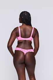 Salesbook image with head | Primadonna