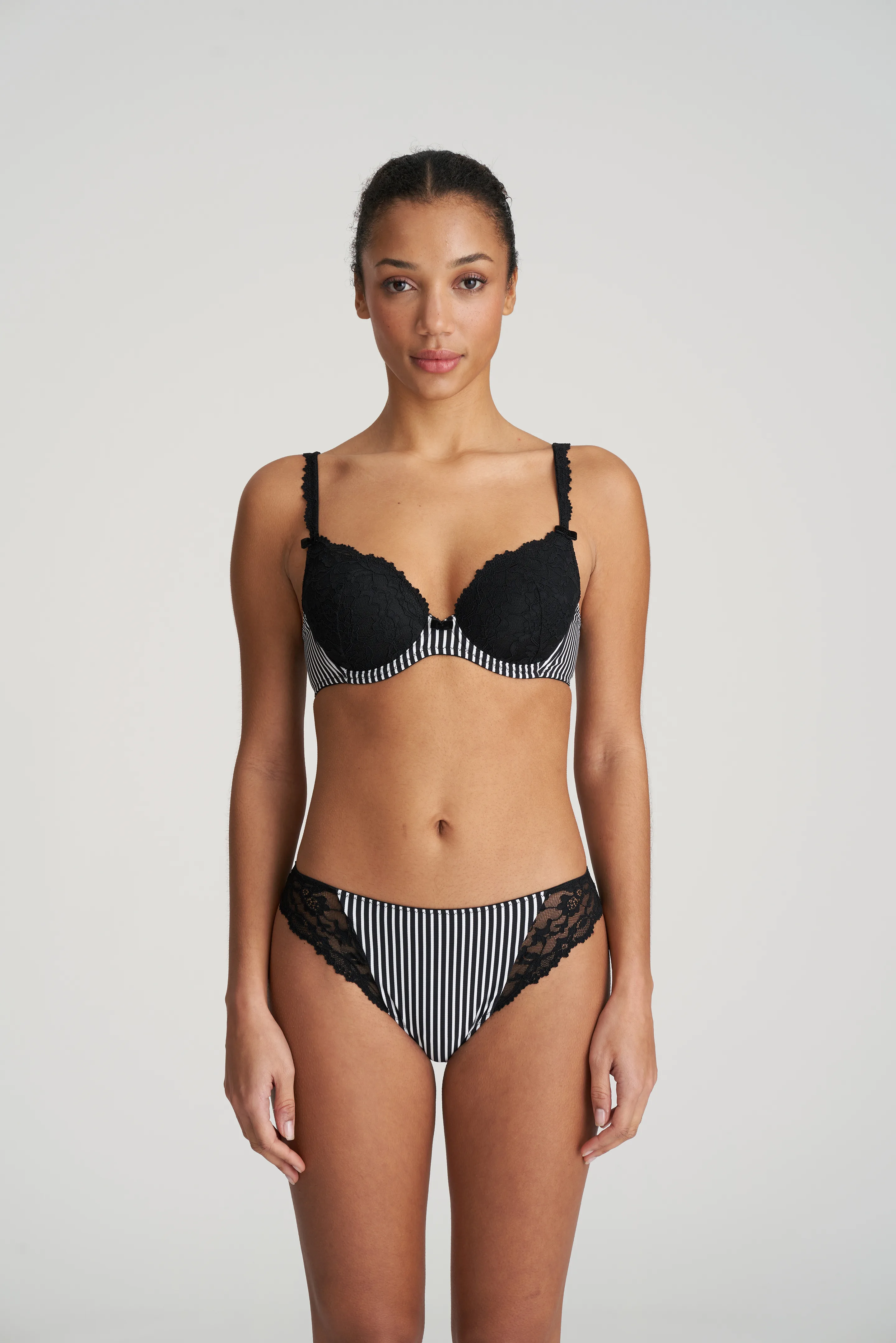 Collection Irresistible - Super push-up bra and Brazilian panty