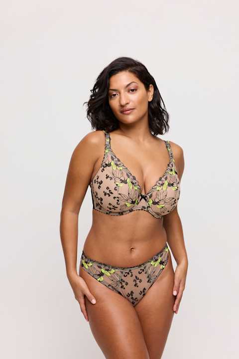 Salesbook image with head | Primadonna