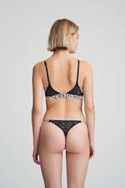 Salesbook image with head | Marie Jo