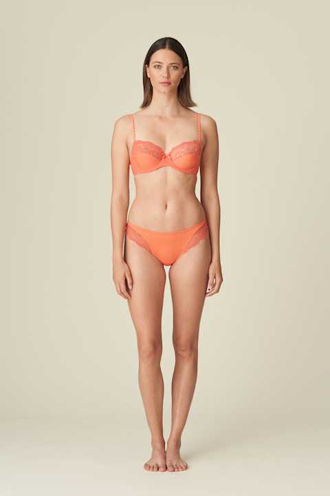 Salesbook image with head | Marie Jo