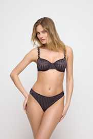 Salesbook image with head | Marie Jo