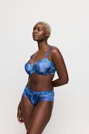 Salesbook image with head | Primadonna