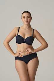 Salesbook image with head | Primadonna