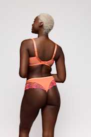 Salesbook image with head | Primadonna