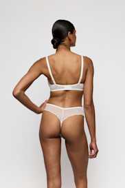 Salesbook image with head | Marie Jo