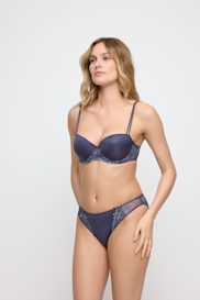 Salesbook image with head | Marie Jo