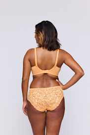 Salesbook image with head | Primadonna