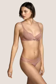 Salesbook image with head | Andres Sarda