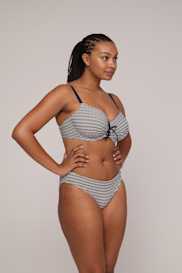 Salesbook image with head | Primadonna