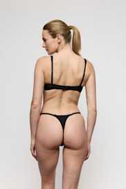 Salesbook image with head | Marie Jo