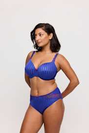 Salesbook image with head | Primadonna