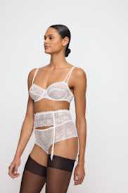 Salesbook image with head | Marie Jo