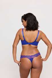 Salesbook image with head | Primadonna