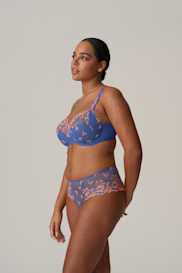 Salesbook image with head | Primadonna