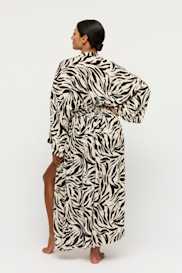 Salesbook image with head | Primadonna