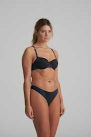 Salesbook image with head | Marie Jo