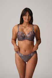 Salesbook image with head | Primadonna