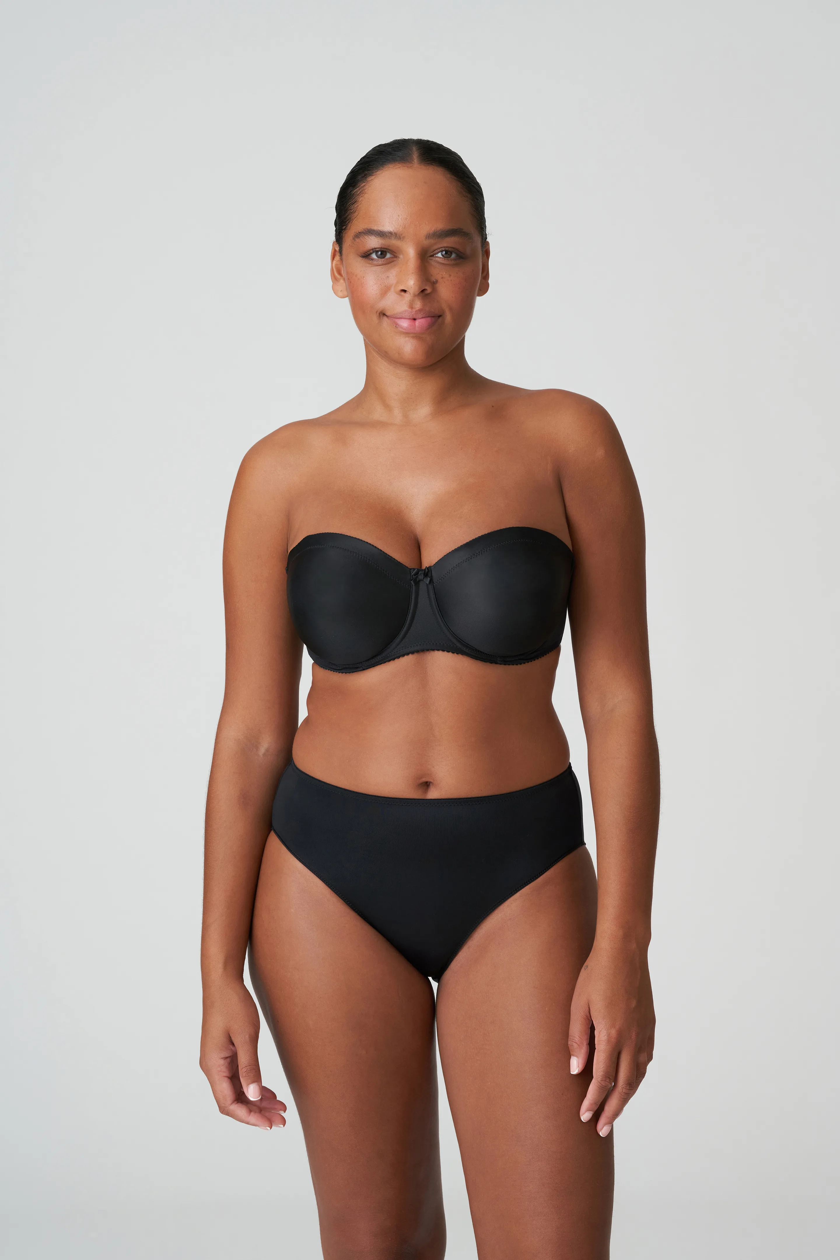 La Senza Lingerie size 32 B strapless lightly padded bra black Velvet