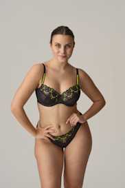 Salesbook image with head | Primadonna