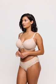 Salesbook image with head | Primadonna