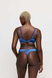 Salesbook image with head | Primadonna