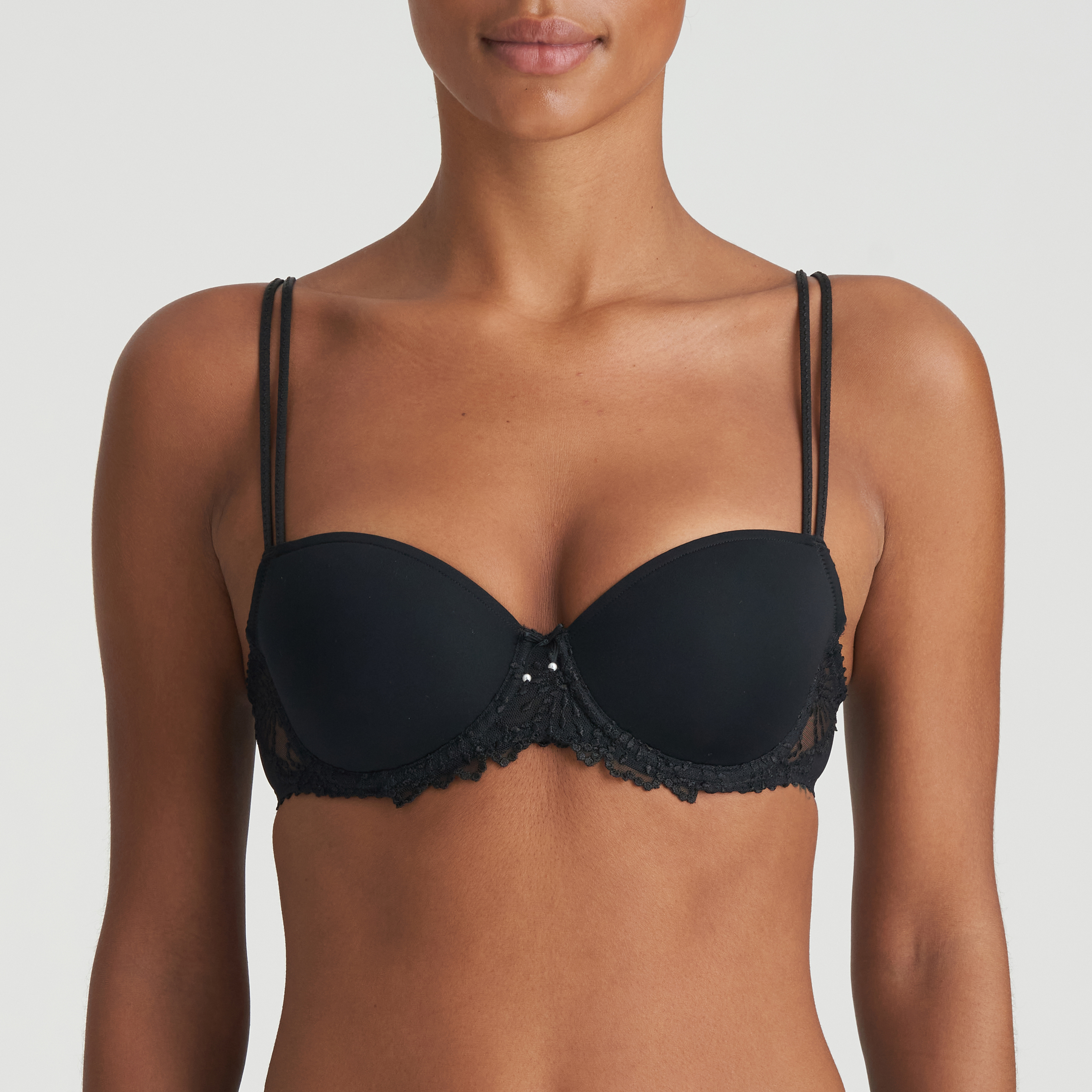 Jsquare Closet - ONE PIECE REMAINING Size 44D Black Bra Price: N2,500  *Benefits of PADDED BRA* * Slightly padded * Enhances the appearance by  making the boobs look rou der * Helps