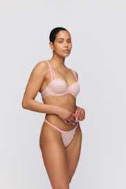 Salesbook image with head | Marie Jo