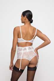 Salesbook image with head | Marie Jo