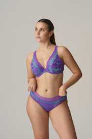 Salesbook image with head | Primadonna