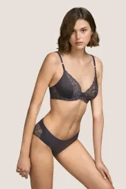 Salesbook image with head | Andres Sarda